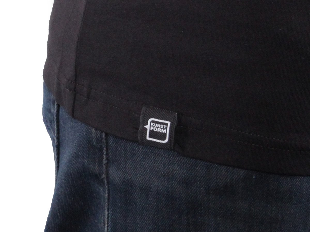 kunstform BMX Team T-Shirt in schwarz mit eingenähtem Label
