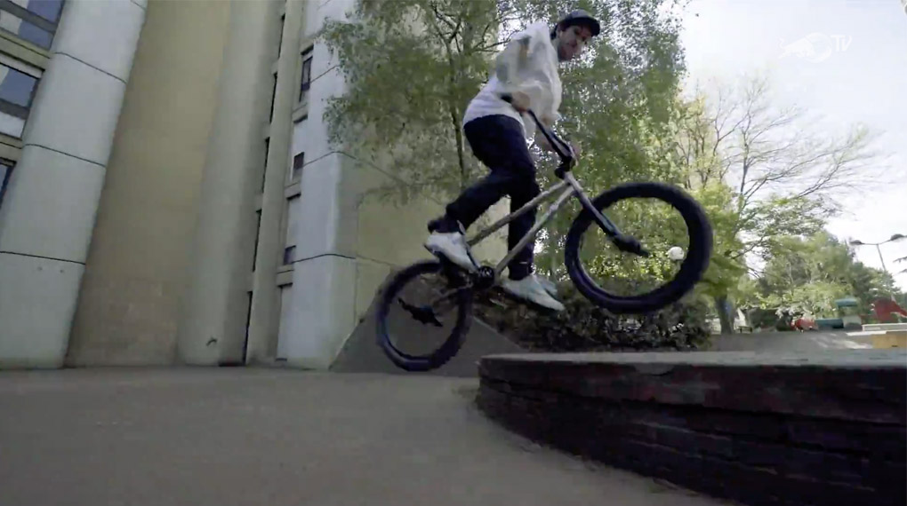 Für dieses Folge von "Lined Up" hat Matthias Dandois sich eine Street- und Flatlandline ausgedacht, die ihn fast zur Verzweiflung getrieben hat.