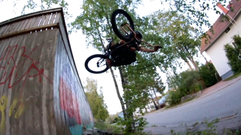 Malte Thumann und Fionn Kortenbrede haben sich eine Woche lang auf den Straßen von Turku (Finnland) rumgetrieben. Hier ist ihr Urlaubsvideo.