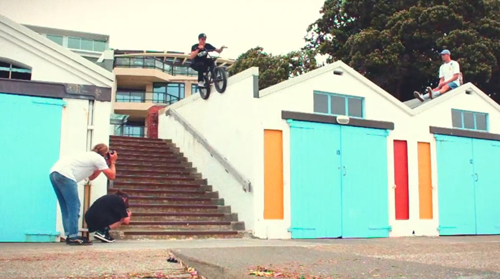 Qualitätsprodukt: Marius Dietsche attackiert im Namen von Tempered Bikes Handrails und Ledges in Australien, Neuseeland, China und Deutschland.