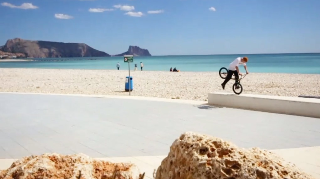 Ondra Miggisch, den Namen sollte man sich merken. Hier gibt es seinen Welcome-Edit für den 360 Grad Sportshop mit allerlei technischen Leckerbissen.