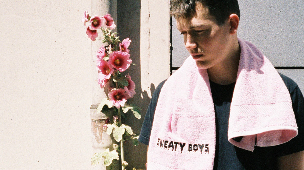 Nachdem die Sweaty Boys Anfang des Jahres bereits mit freshen Stirnbändern um die Ecke kamen, gibt es nun die dazu passenden Handtücher.