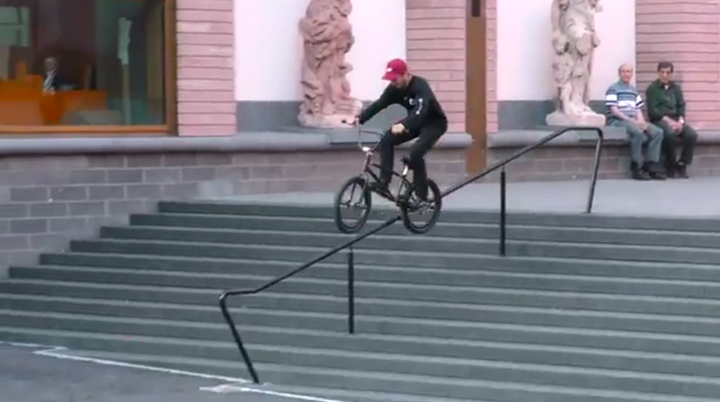 Feinste Jibs und harte Einschläge: Hier entlang für den Splitpart von Hans Valtingojer, Jonathan Kress und Munya Zana im "Fake News"-Mixtape der Ciao Crew.