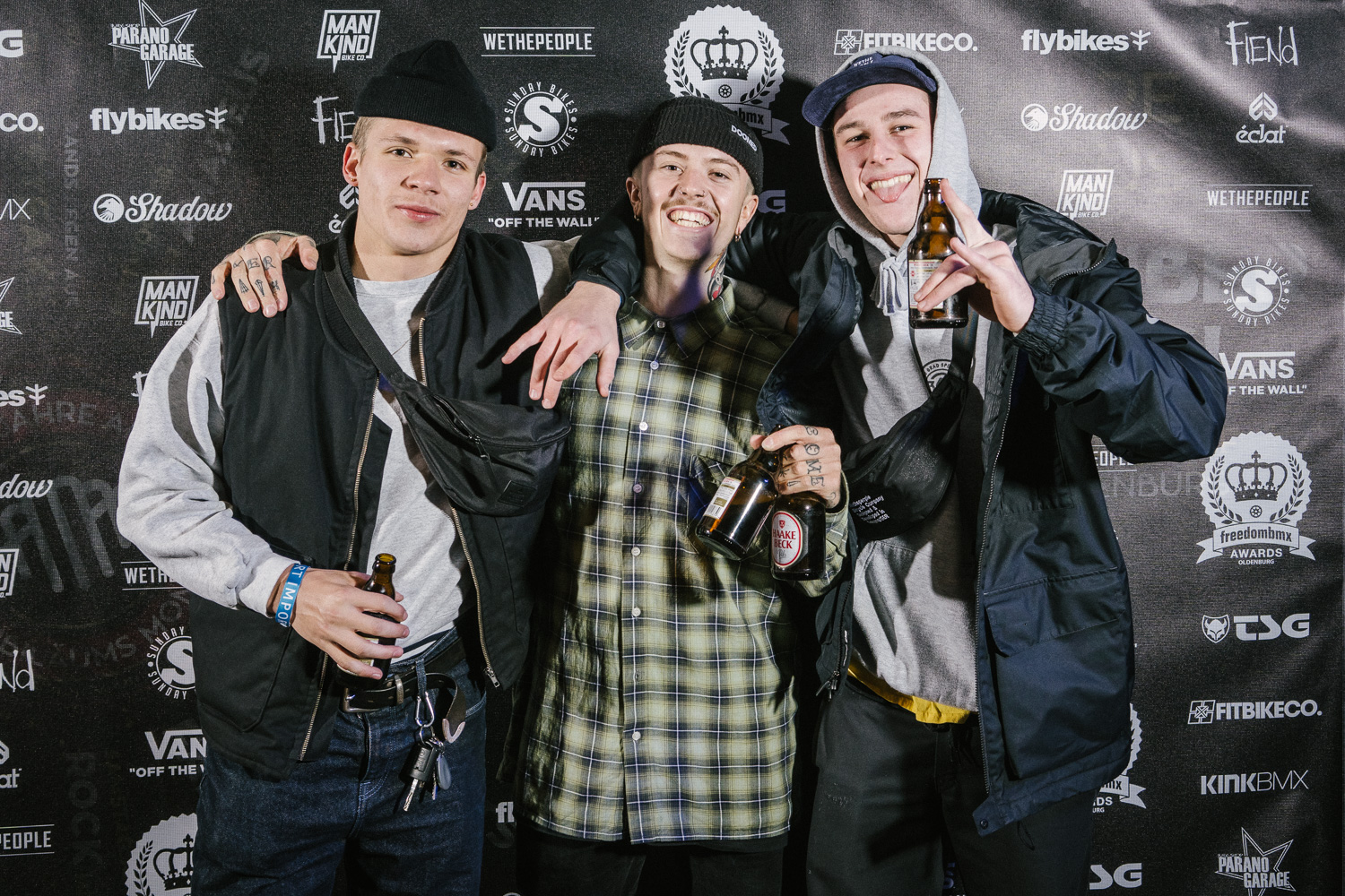 Vier Bier, drei Awards, one love: Kilian Reichmeyer (links), Felix Prangenberg (Mitte) und Tom Weikert