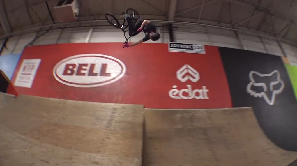 Der kunstform-Teamfahrer Miguel Franzem haut eine Ladung Banger im legendären Joyride 150 Bikepark vor den Toren Torontos raus.