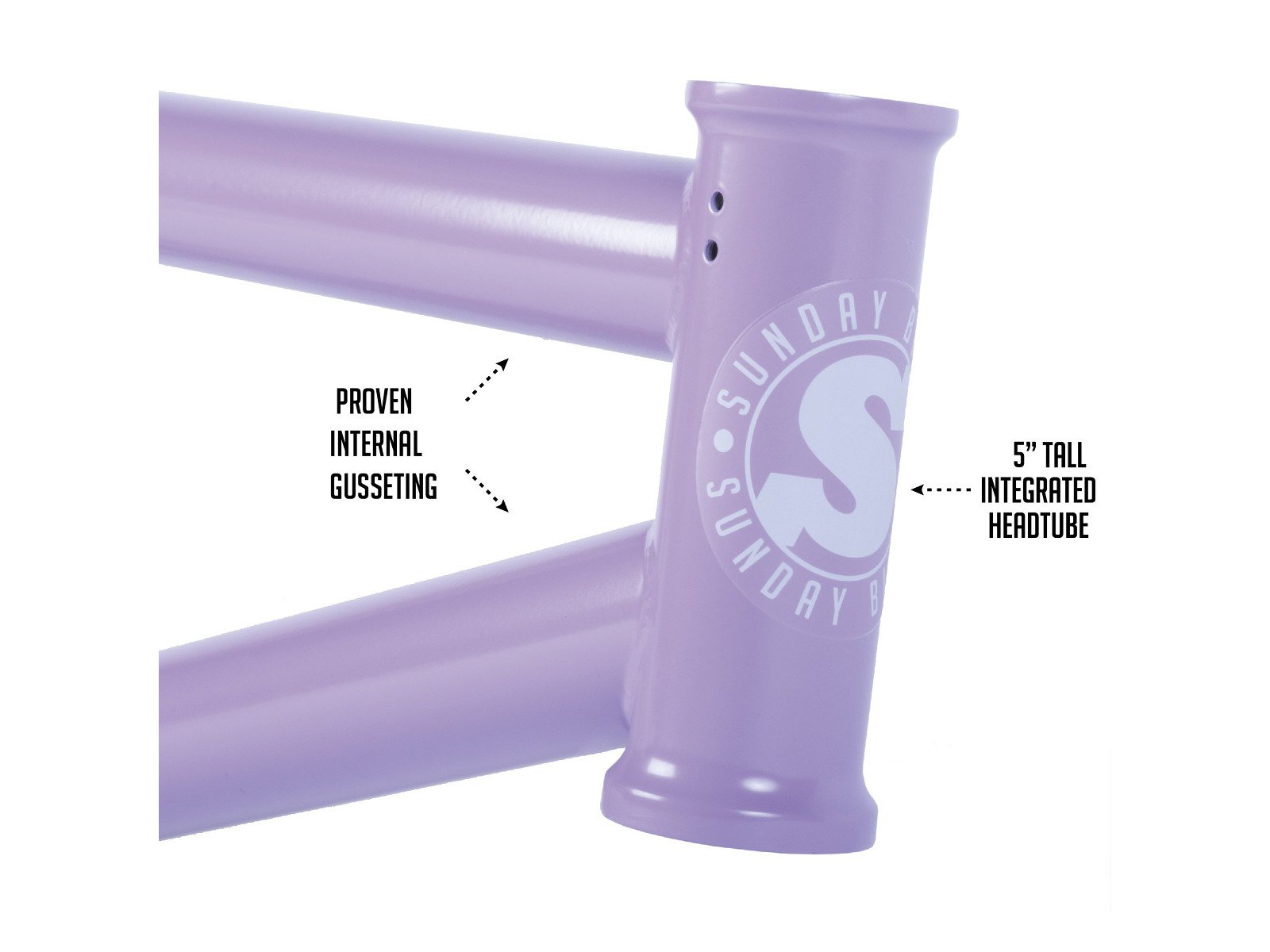 Steezy: Die Ober- und Unterrohrgussets des Discoverys sind innenliegend und das Steuerkopfrohr extra lang, damit du keine Spacer brauchst