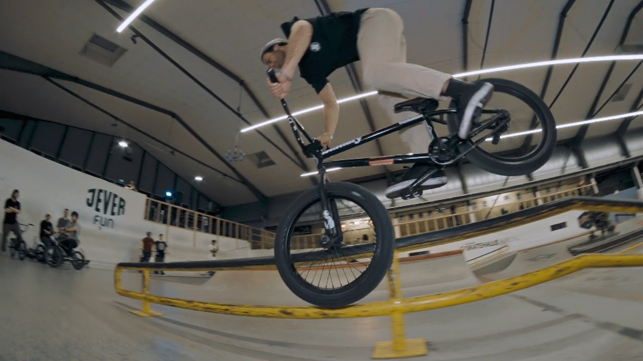 Wie bereits im vergangenen Jahr gab es auch auf dem Adventsjam 2018 wieder einen Haufen neuer Obstacles in der Skatehalle Aurich zu fahren.