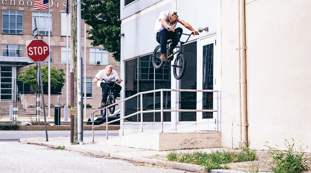 Eddie Baum war für sein Interview in unserer Jubiläumsausgabe einen Monat lang in den USA unterwegs – und zwar Coast 2 Coast. Hier ist das Video dazu.