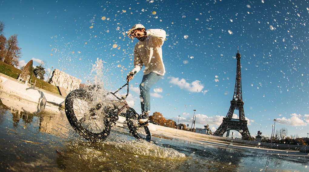 Matthias Dandois ist spät dran, gleich startet der Contest. Doch das ist kein Problem für den siebenfachen Flatlandweltmeister …