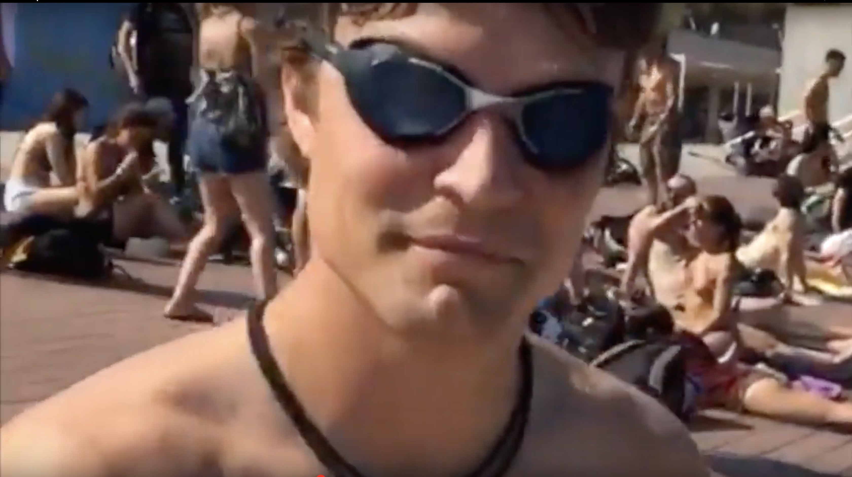 Fernando Laczko hat aus seinen besten iPhone-Clips der vergangenen zwölf Monate zu einem höchst unterhaltsamen Jahresrückblick zusammengebraten.