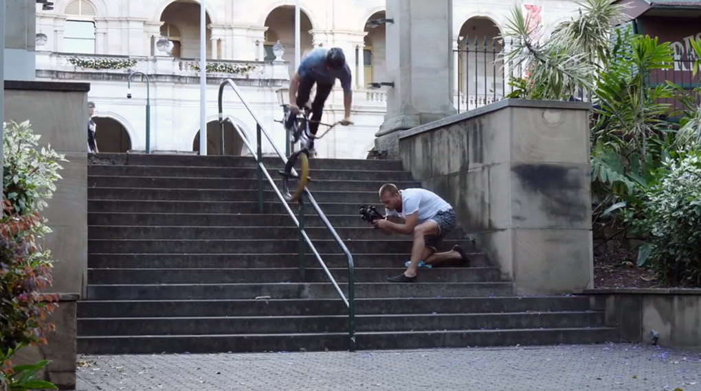 Rich Forne hat Alex Donnachie zwei Wochen lang durch Australien begleitet. Das Ergebnis ist ein erstklassiges Video. Gönnt euch!
