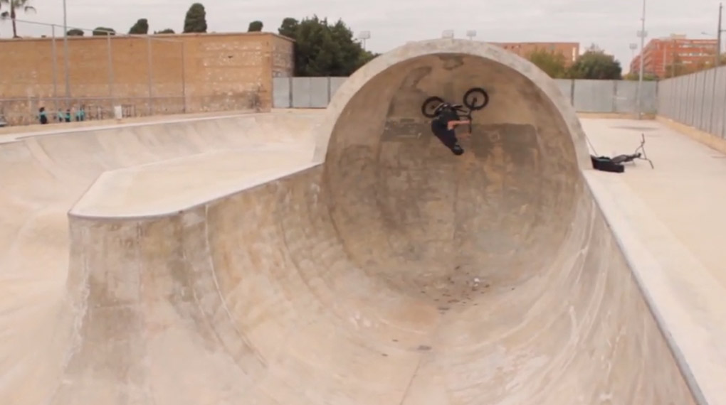 Michael Hanfler und Alessandro Izzo waren in Spanien unterwegs, um einige der besten Bowls rund um Barcelona, Valencia und Málaga abzusurfen.