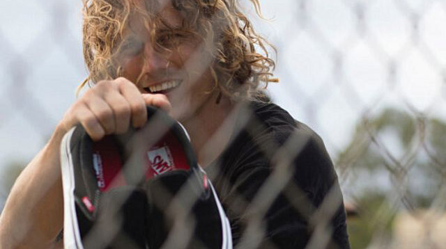 Nachdem Nike im vergangenen Jahr sein amerikanisches BMX-Programm eingestellt hat, ist Dennis Enarson ab sofort für VANS unterwegs. Herzlichen Glückwunsch!