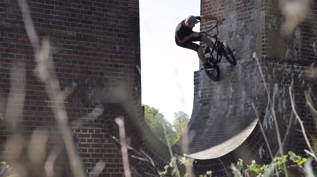 Kinked Rails und 360 Double Tailwhips: Isaac Lesser hat sich für seinen neuen Shadow-Edit Parks und Streetspots in ganz Großbritannien vorgeknöpft.