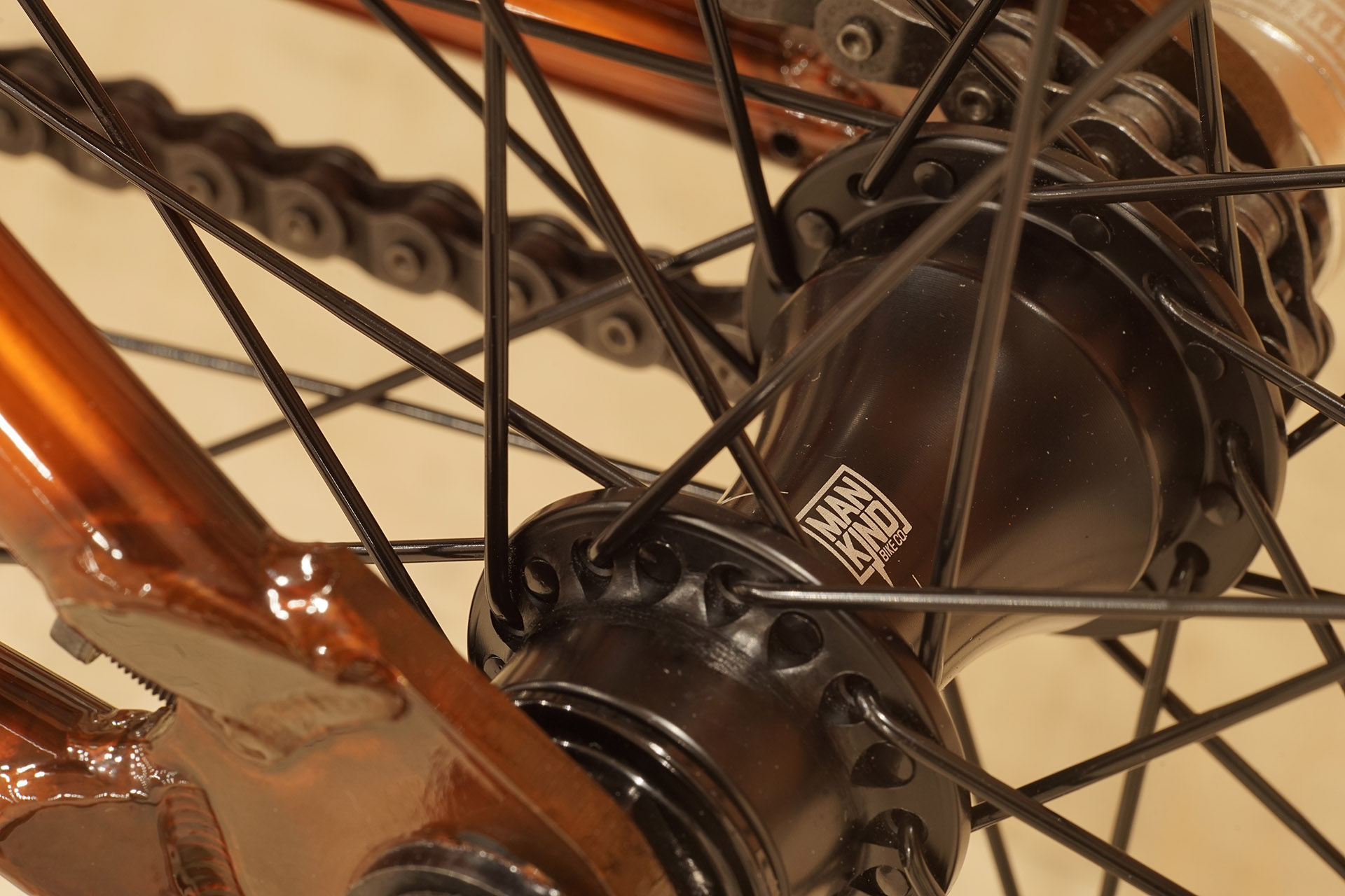 Das Vision-Hinterradlaufrad von Mankind Bike Company ist mit der Prometheus-Kassettennabe ausgestattet, die wiederum über das SDS-System verfügt, sprich: mit wenigen Handgriffen könnt ihr von LHD auf RHD umstellen und umgekehrt