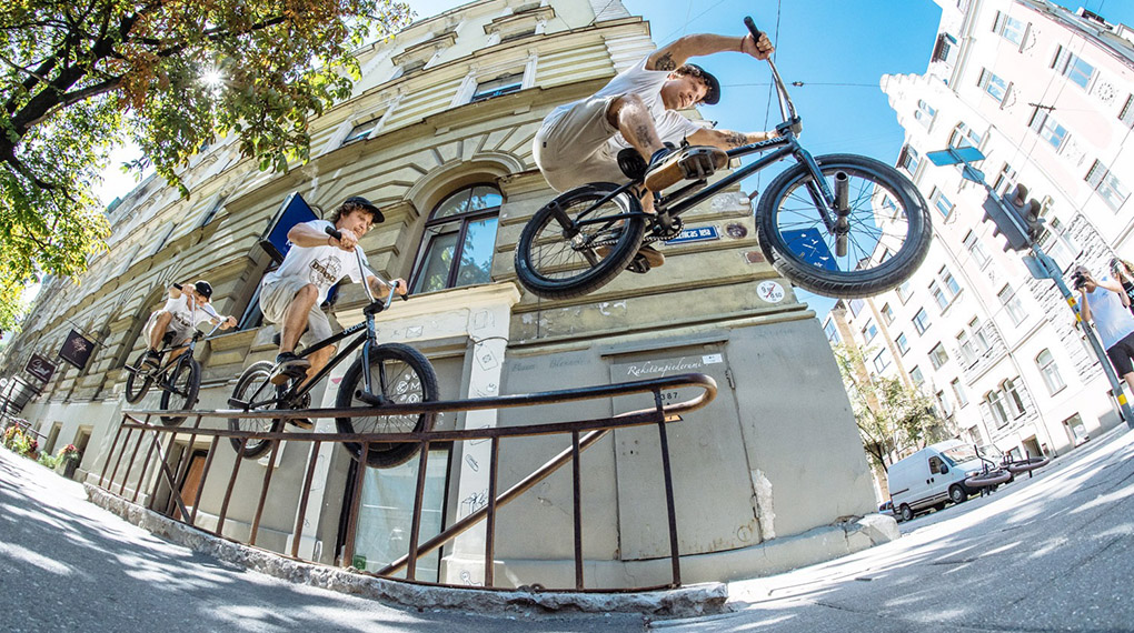 Für die neue Folge unserer "Happy Days"-Reihe waren wir mit den Homies Reed Stark, Bruno Hoffmann, und Felix Prangenberg auf den Straßen von Riga unterwegs.