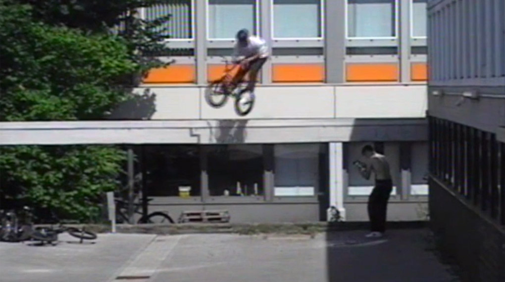 Kai Schulte-Lippern hat Handgelenke aus Stahl! Hier sind drei Minuten härteste Einschläge von dem neusten Radio-Bikes-Flowfahrer. Jih!