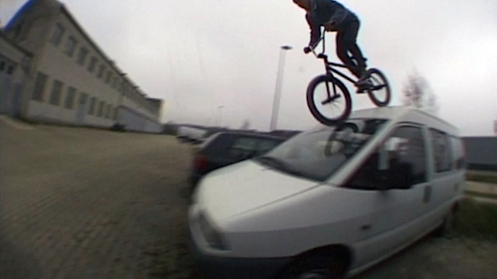 Akademiker mit Niveau: Quirin Reichmeyer zeigt in seinem Welcome-Edit für den 360 Grad Sportshop eine Mischung aus Techtricks und Handrailstunts.