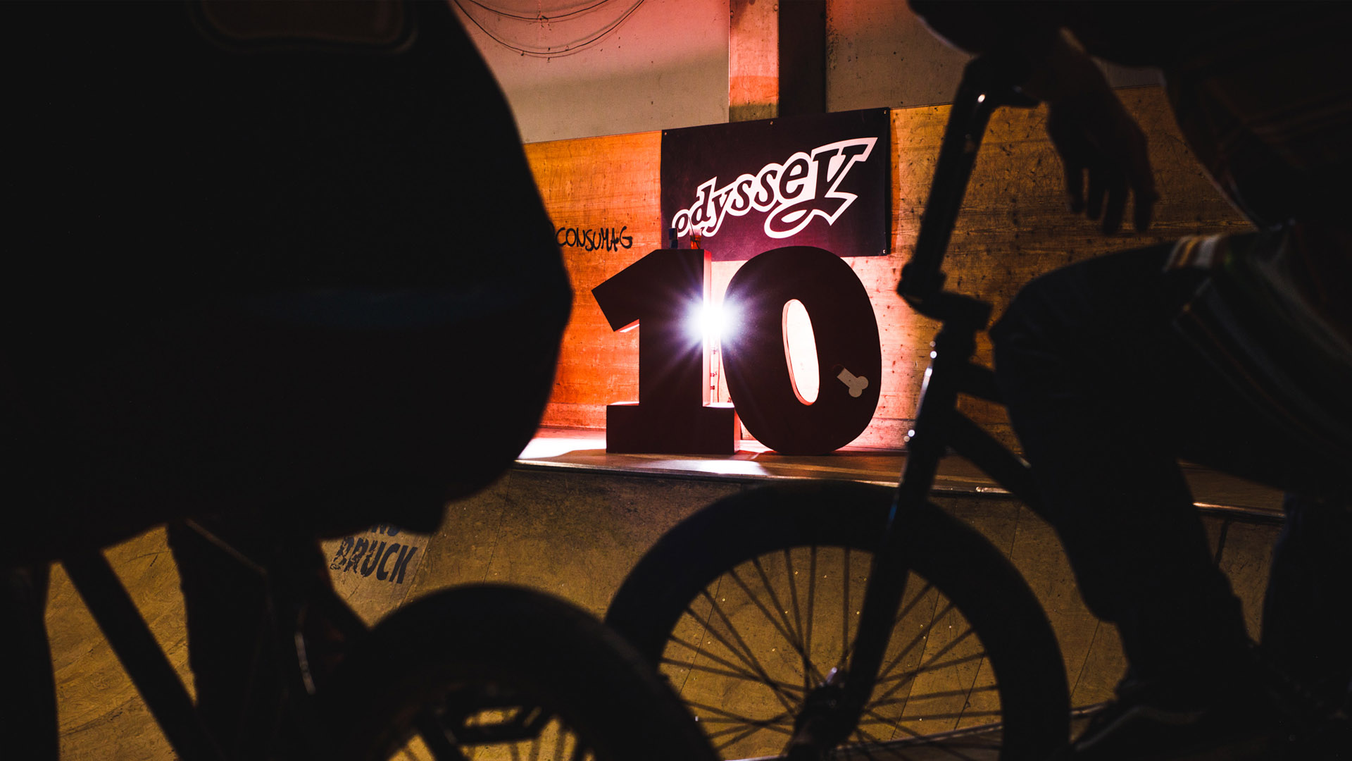 Zum 10. Geburtstag der 20inch Trophy ging es in der Skatehalle Innsbruck ordentlich rund. Hans Friedrich hat sich für euch ins Getümmel gestürzt.