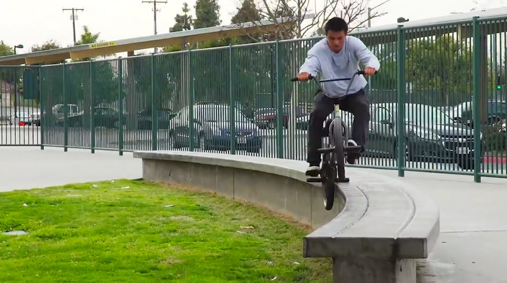 Gönnung! In diesem Video, das Jacob Cable auf den Straßen von Kalifornien für Odyssey gefilmt hat, wimmelt es nur so vor aberwitzigen Balanceübungen!