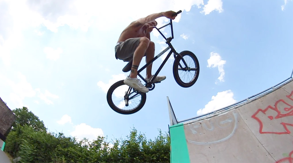 Der Park an der Darmstädter Stadtmauer in nur einer Stunde niedergestreckt: Das "Mauer Hour"-Video mit Jan Mihaly solltest du auf keinen Fall verpassen!