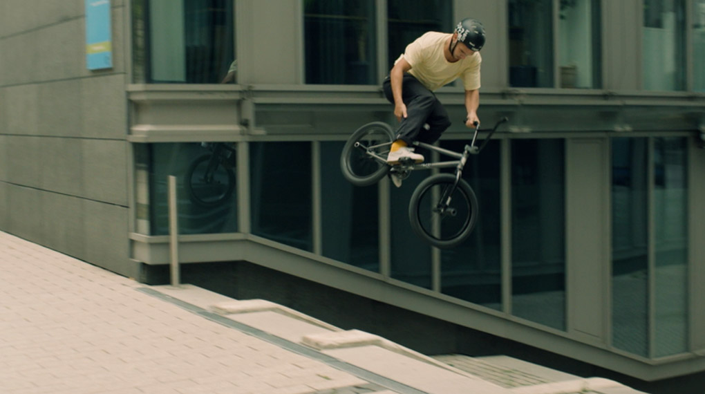 In der Brust von Kai Schulte-Lippern schlagen zwei Herzen: das des sendungsbewussten Gefahrensuchers und das des stilbewussten Edeltechnikers.