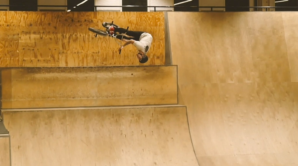 Tobias Freigang ist einer der besten BMX-Parkfahrer Deutschlands. Für dieses Video hat er sich den Areafiftyone-Indoorpark in Eindhoven zur Brust genommen.