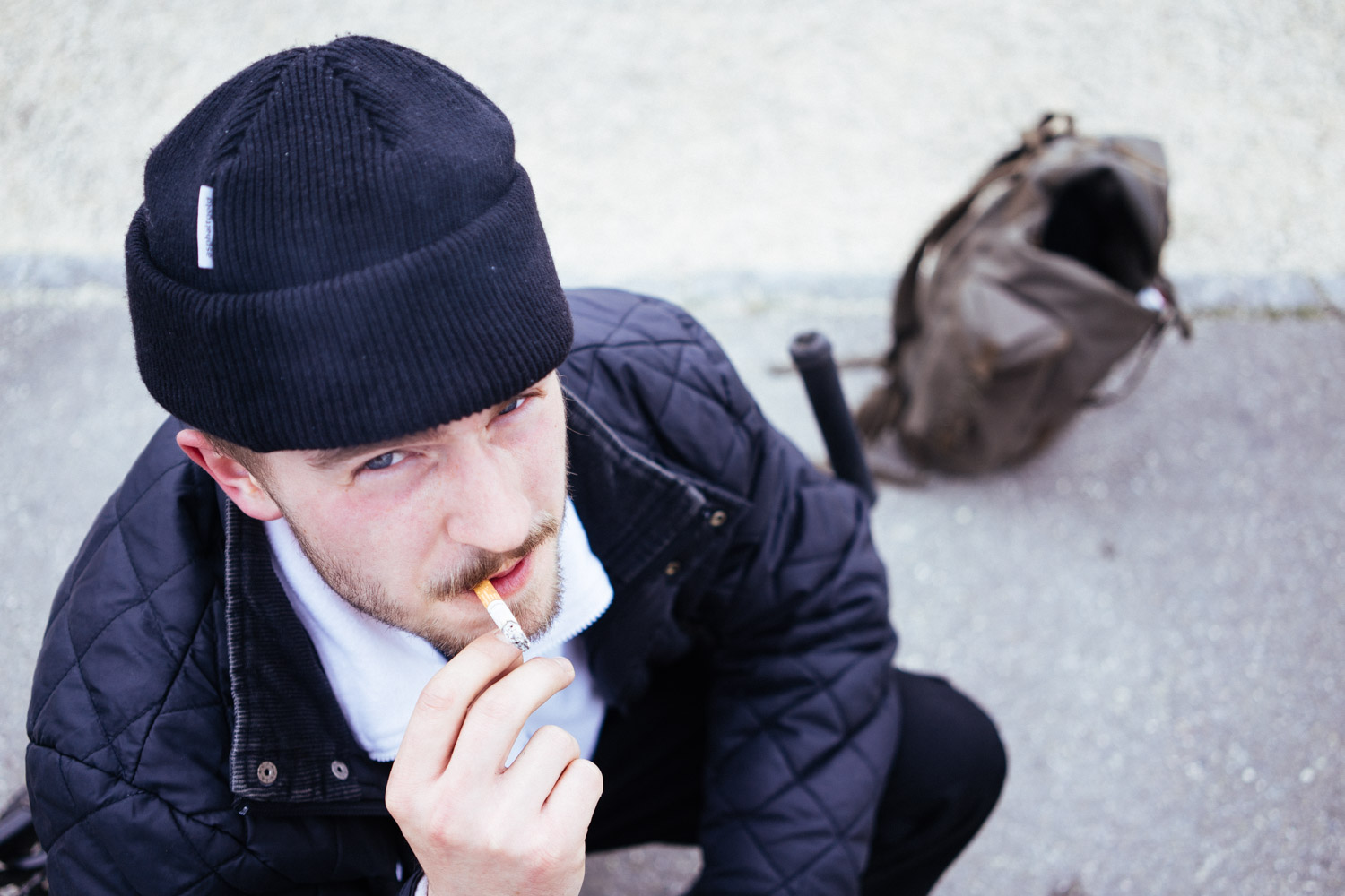 Jonathan Kress gönnte sich eine Pause vom Abfüllen seiner Freunde und rauchte dafür extra viel