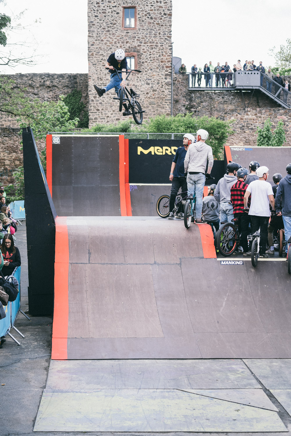 Jan Mihaly fuhr nicht nur steezy und hoch, sondern auch kreativ af. Can Can Tiregrab durch den Lenker durch