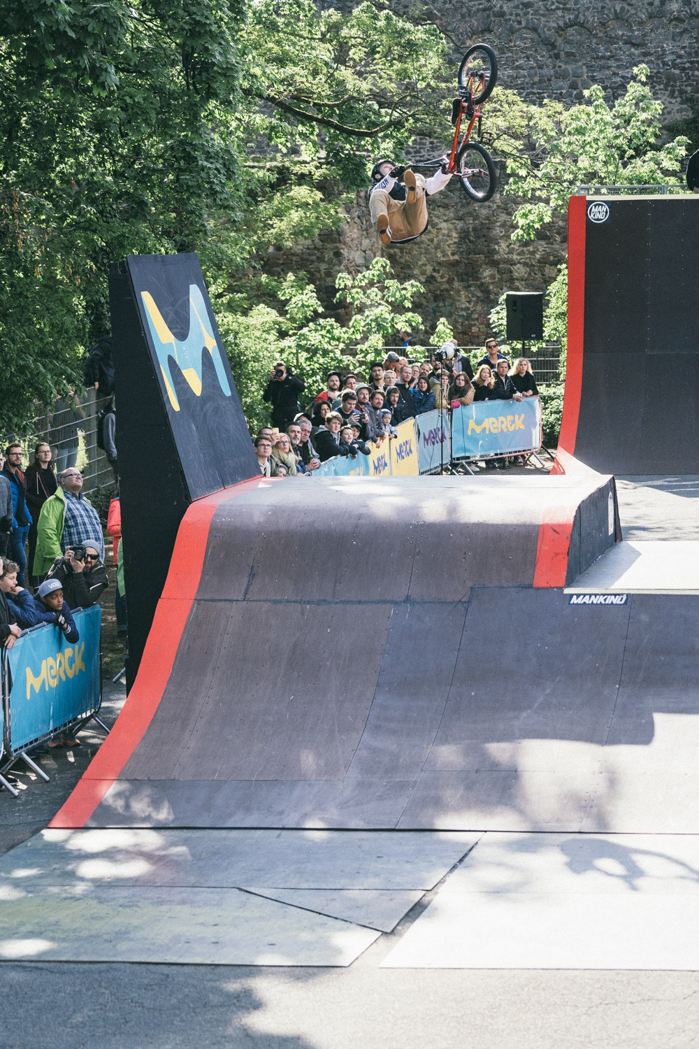 Julian Bachman mit einer formschönen Helikopterkatze