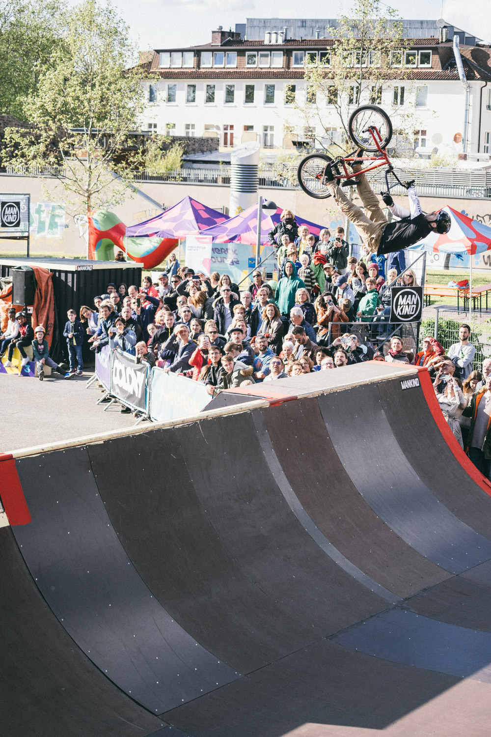 Julian Bachmann: wieder kopfüber, diesmal mit X-Up