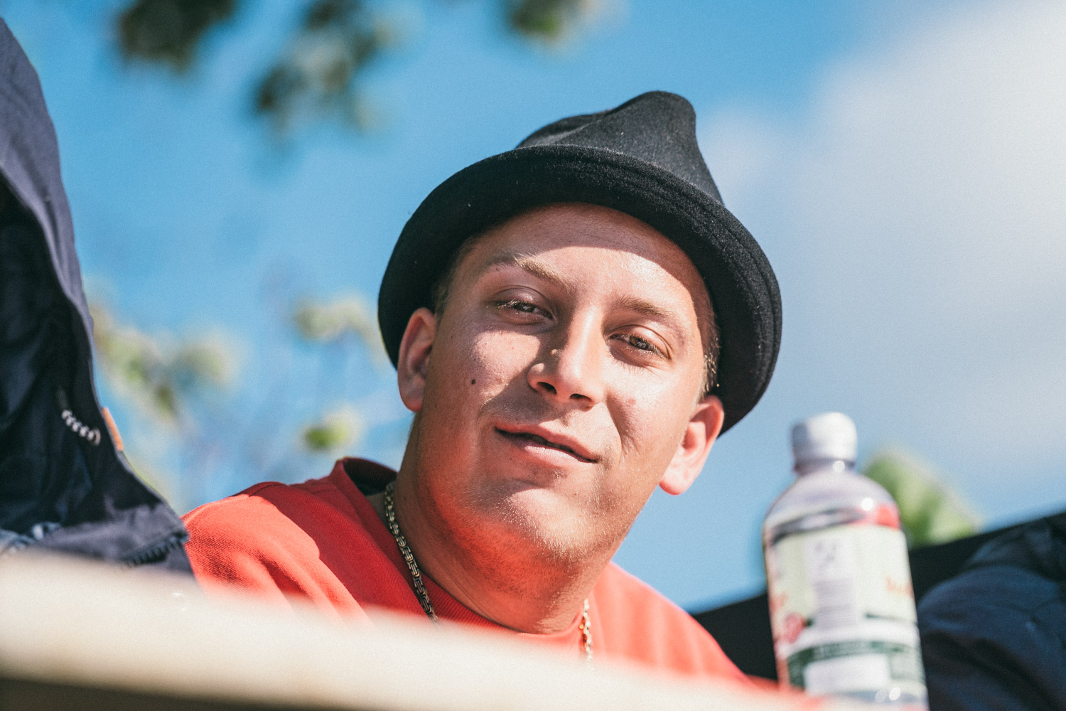 Entgegen der Meinung einiger anwesender Muddis, moderierte Antonio Laczko stocknüchtern und labte sich ausschließlich am guten H2O