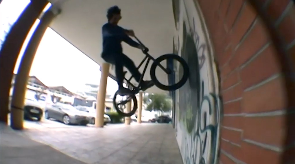 Josef Weber und Valentin Moder von der Dove Shit Kru aus Wien haben kürzlich eine Woche in Athen verbracht. Hier ist das Video von ihren Abenteuern.