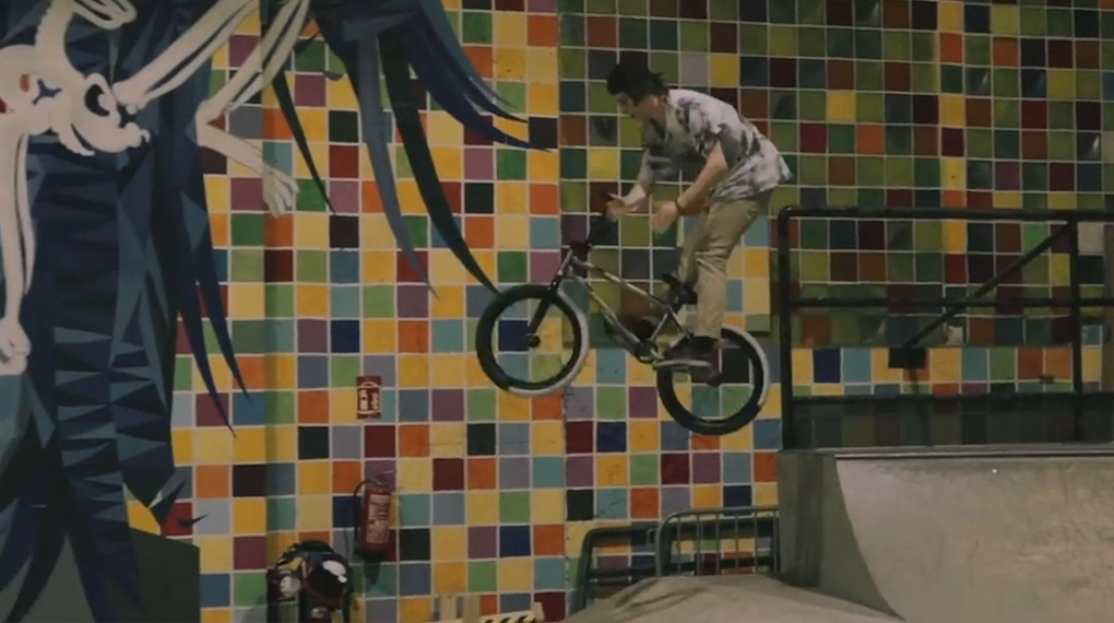 In #lateshift von wethepeople zerlegen Felix Prangenberg, Tom Weikert & Giano Vacca einen Park, in dem quasi ein BMX-Verbot herrscht: die Skatehalle Berlin.