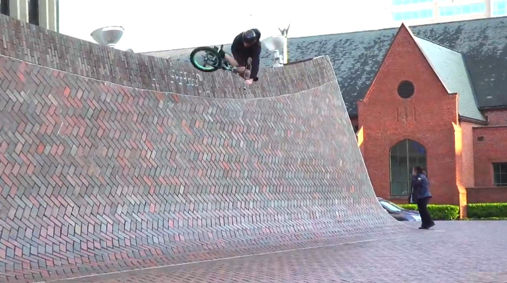 Krawall und Remmidemmi vom Allerfeinsten! Das Video vom Roadtrip der Sunday-Jungs zum Swampfest in Florida sollte jeder richtige BMXer gesehen haben.