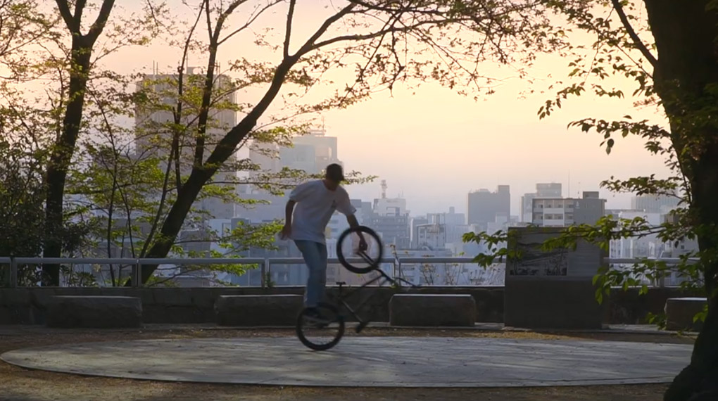 Dustyn Alt und Kevin Nikulski waren für den 1. Lauf des UCI BMX Flatland World Cups in Hiroshima, wo sie nebenbei dieses sehenswerte Video gefilmt haben.