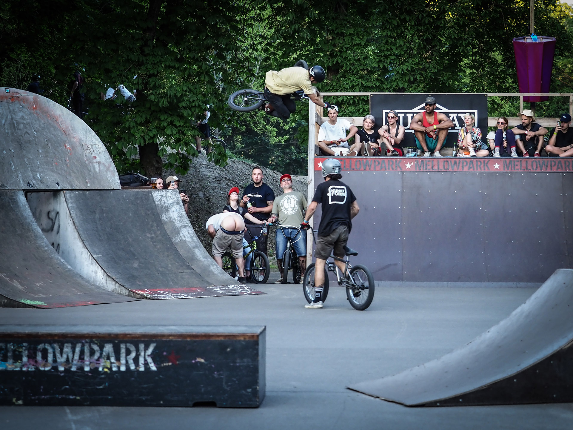 Über den Mond: Table-Transfer von Mr. Vielseitigkeit aka Adrian Warnken