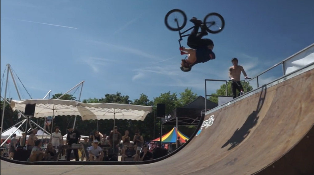 Hier entlang für die Highlights des Minirampcontests auf dem Kessel Festival in Stuttgart, der vom kunstform BMX Shop unterstützt wurde.