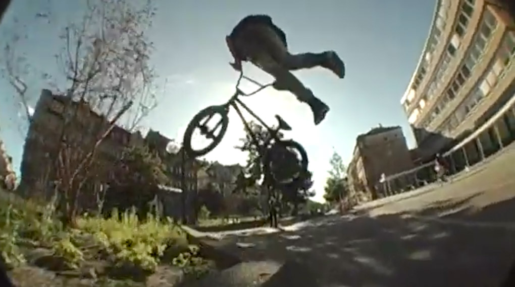 Um ein wenig die Werbetrommel für ihr neues T-Shirtdesign zu rühren, haben die Homies von der Cancelled Crew dieses Promovideo zusammengebraten.