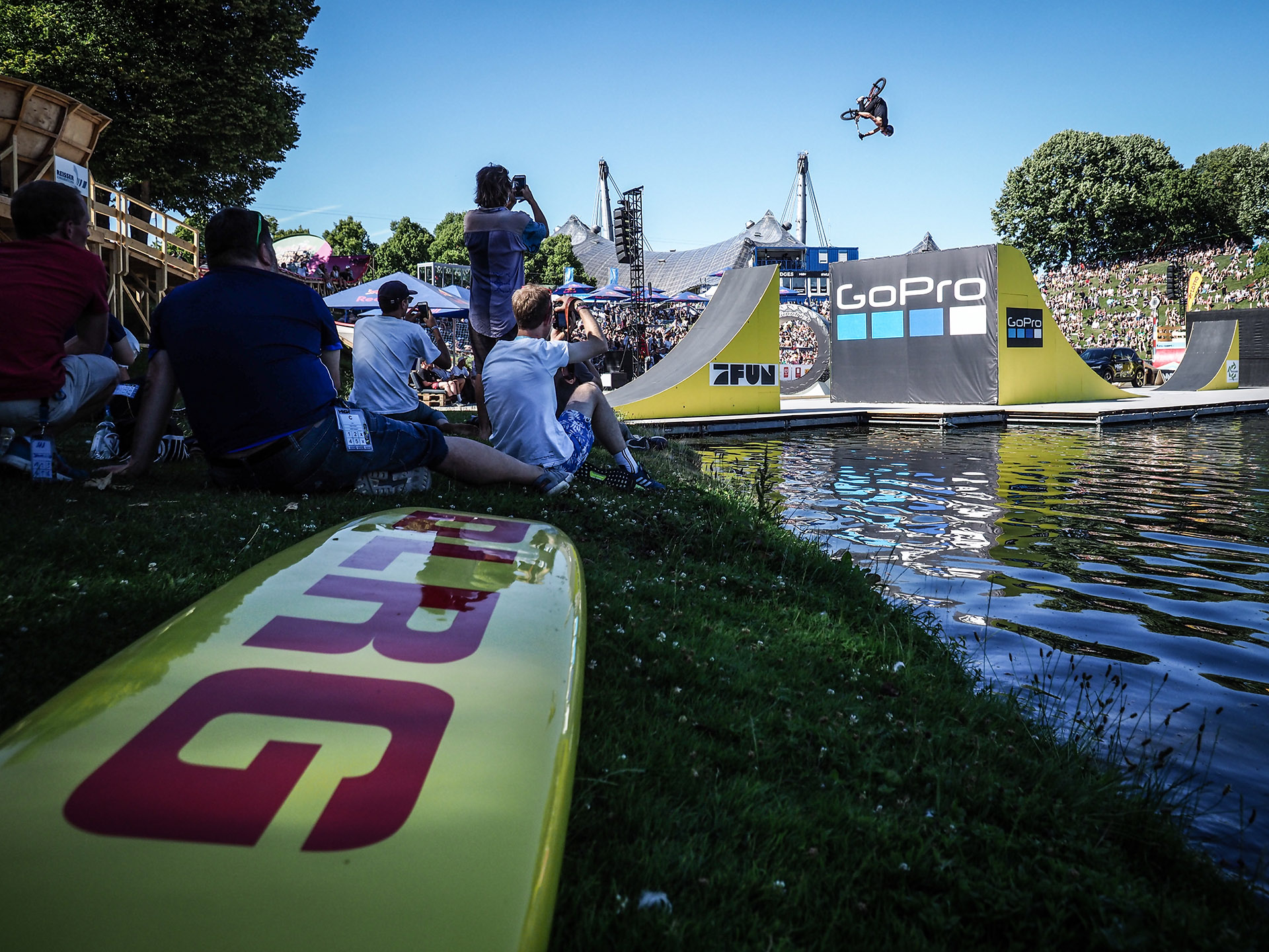 Eine Stunde vor diesem Barrel Roll, hatte Jack Clark noch mit den Folgen der Afterparty auf seinem Hotelzimmer zu kämpfen