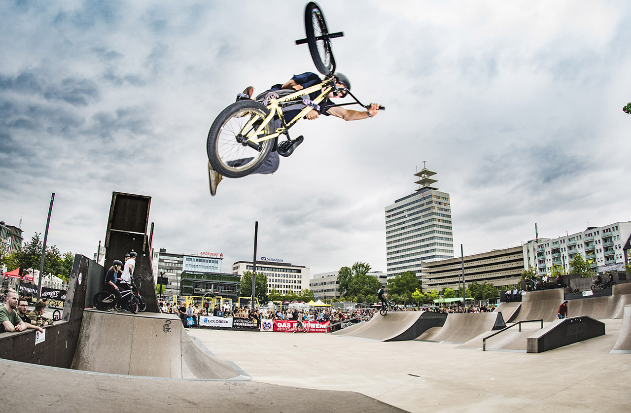 Immer beste Haltungsnoten: Adrian Warnken, One Footed Flatty über die Hip