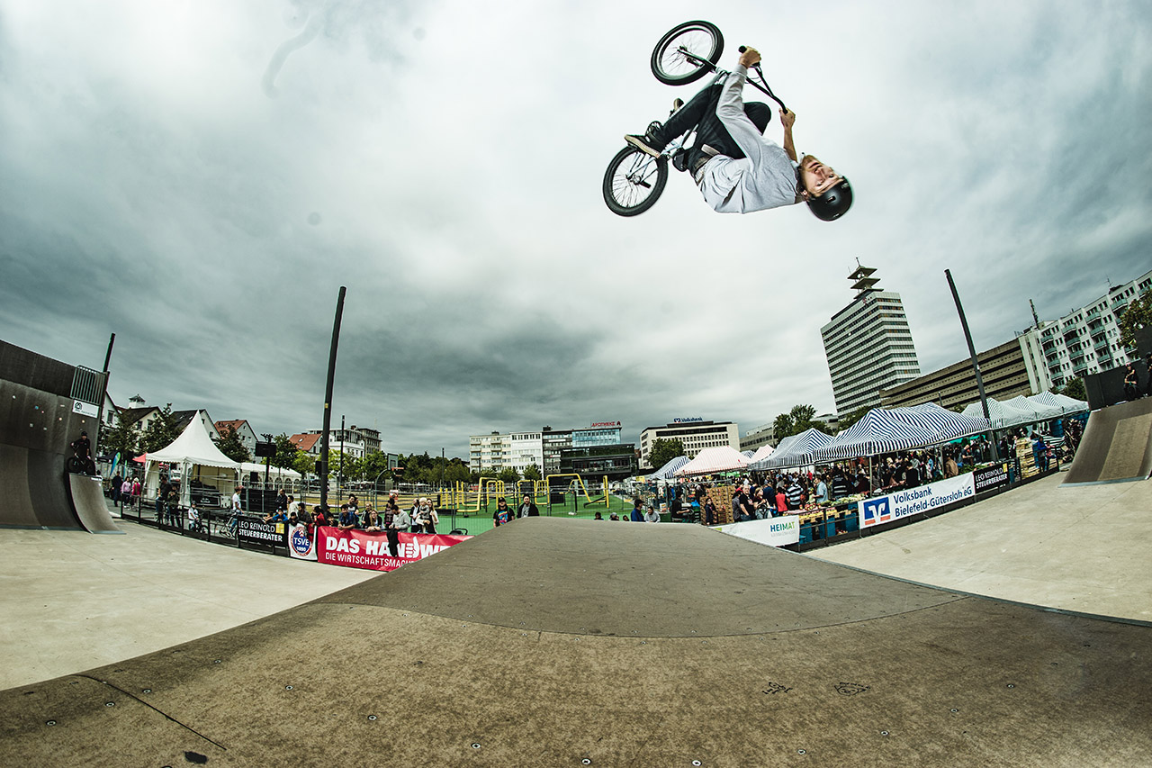 Barrel Roll von einem jungen Gefahrensucher, dessen Name mir gerade partourt nicht einfallen will. Wer kann helfen?