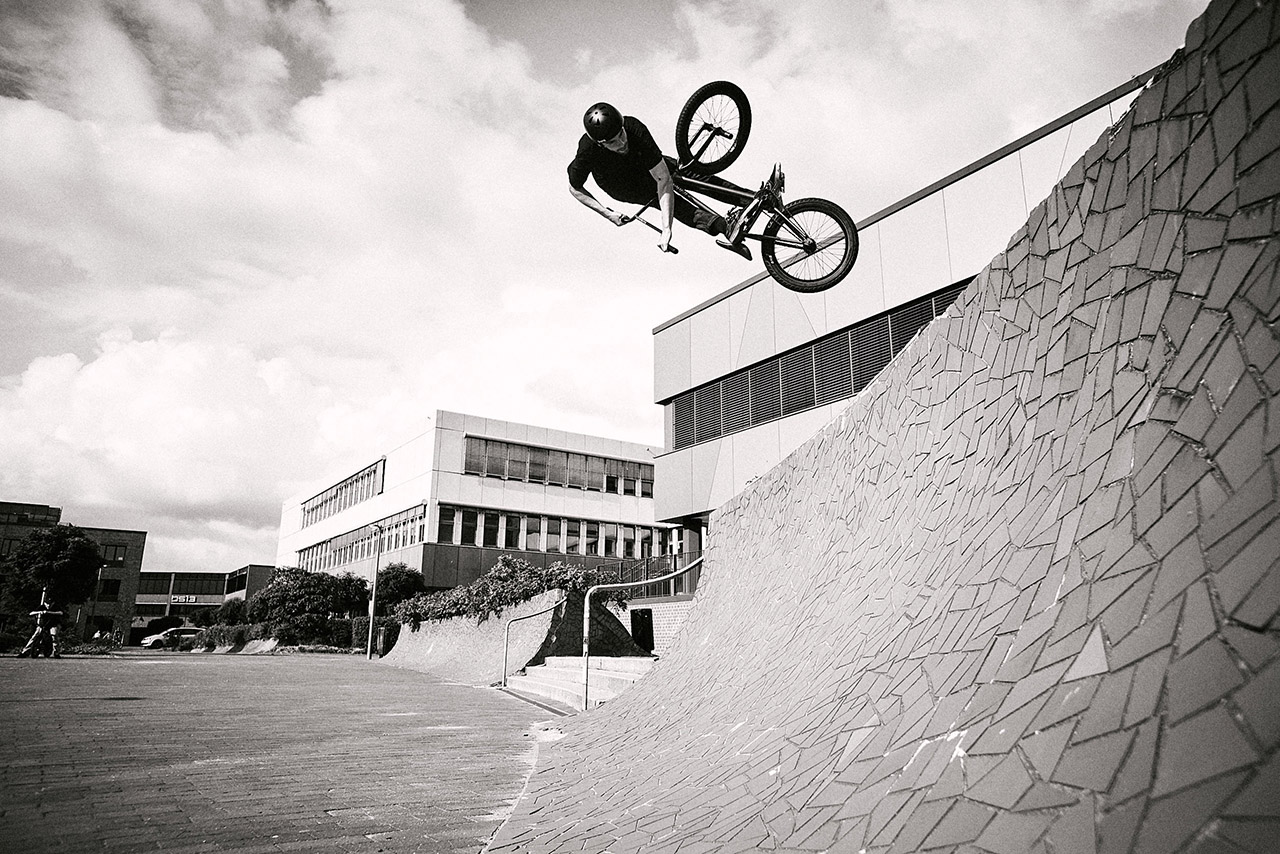 Auf einem Streetjam in Hamburg darf ein Stopp an den legendären Quarterpipes in Wilhelmsburg natürlich nicht fehlen. Christian Masur, Bilderbuchlookdown