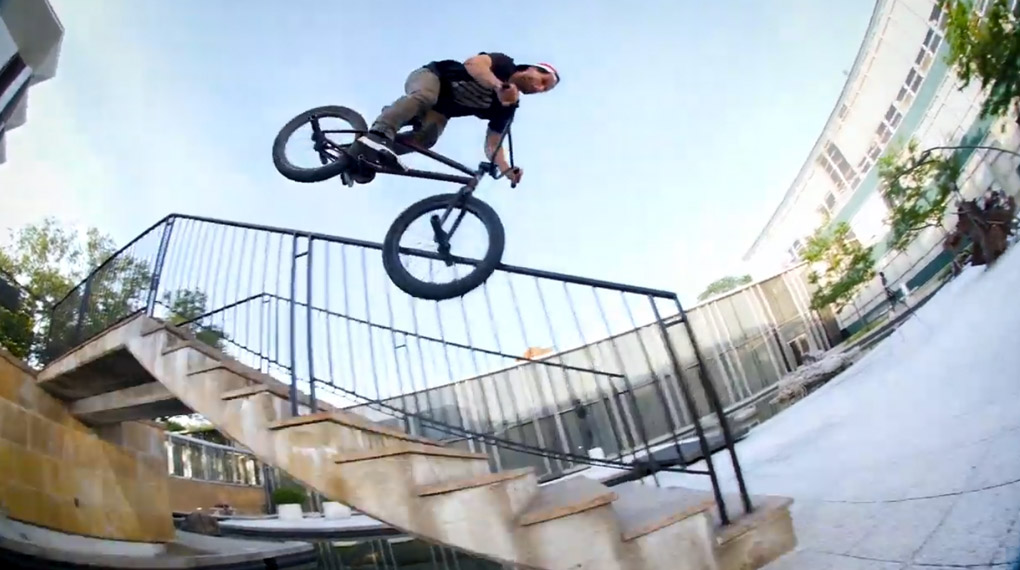 Die Cinema-Fahrer Garrett Reynolds, Chad Kerley, Dakota Roche, Nathan Williams und Corey Martinez kann auch in Detroit noch nicht einmal der Regen stoppen.