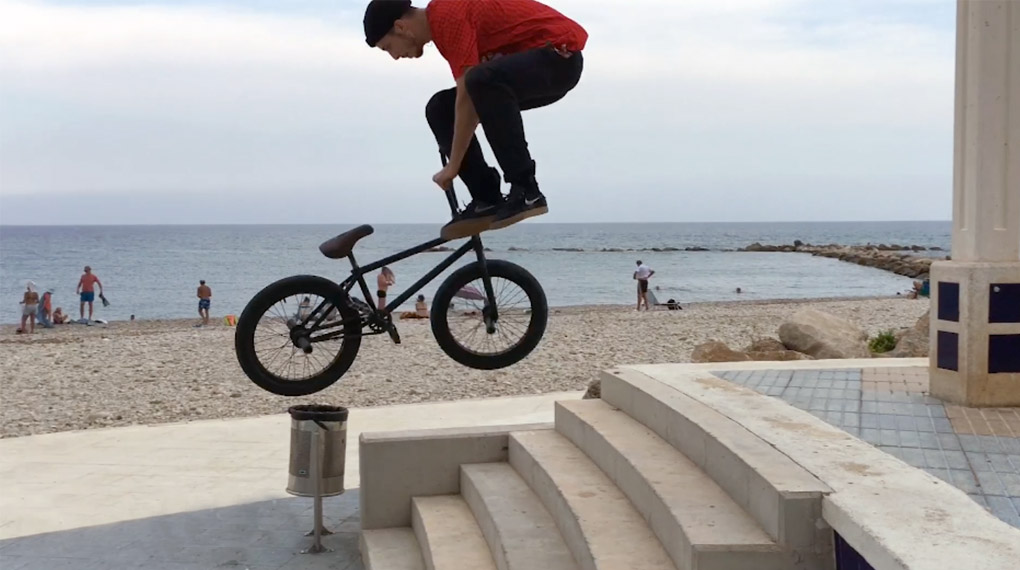 Whoop, whoop! Im ihrem "Best of July 2019"-Video beweisen die Jungs vom 360 Grad Sportshop aus München beeindruckende Hängerqualitäten.