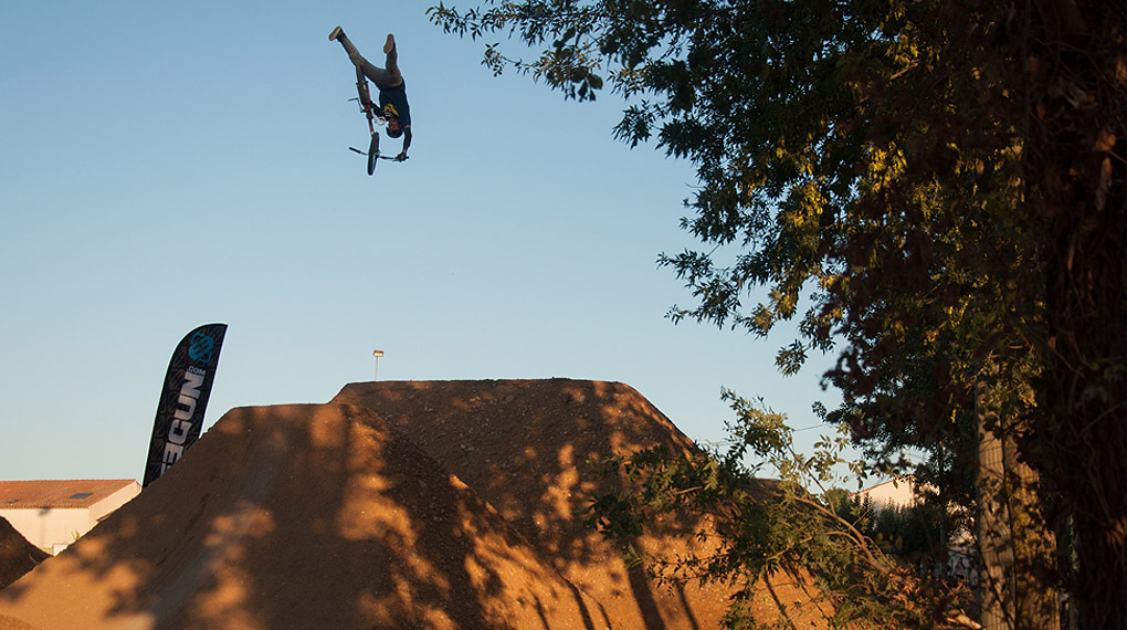 Beim Stopp der Ride Further Tour 2019 auf dem B.O.S. Festival in Sérignan gab es Sonne satt, einen legendären Dirtspot und einen UCI-Contest.