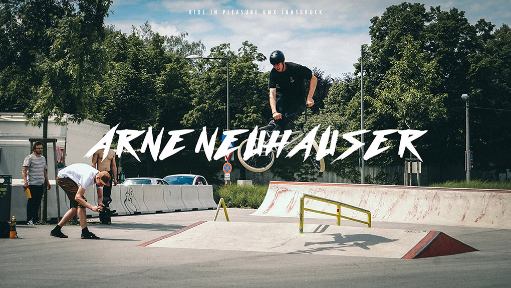 Vitus Neuhauser hat seinen Bruder, den 17-jährigen Arne Neuhauser, ca. 5000 km durch Skateparks in Österreich, Deutschland und Luxemburg begleitet.