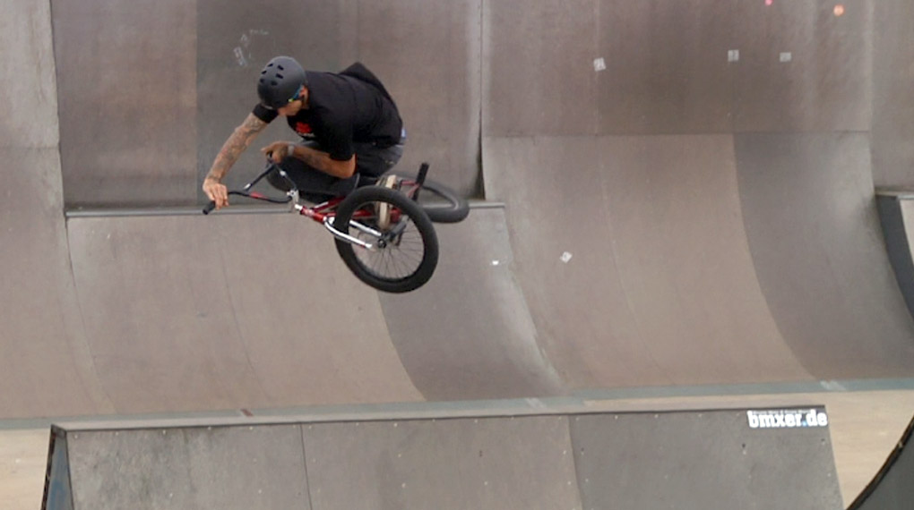 Hier sind fast 10 Minuten Leftovers, Second Angles und die kompletten Runs der drei bestplatzierten Fahrer vom Parkcontest auf dem Bielefeld City Jam 2019.