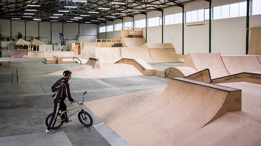 JUBEL! Am 21. September 2019 eröffnet die Gleis D Skatehalle in Hannover zum ersten Mal ihre Pforten auch für Nicht-Vereinsmitglieder.