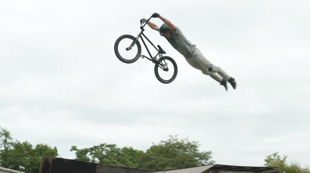 Der kunstform-BMX-Shop-Fahrer Marvin Maiocchi hat neulich für eine Session auf dem Vereinsgelände des BMCC Mannheim vorbeigeschaut.